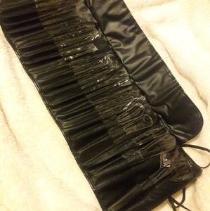 Makeup Brush Set 24 brushes plus case